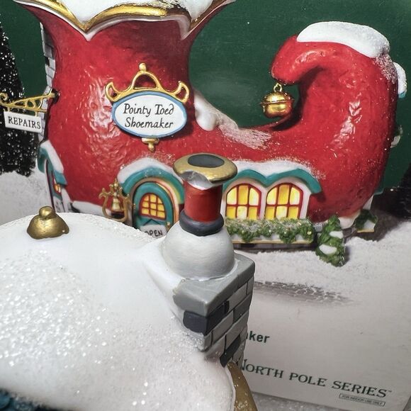 Dept 56 Pointy Toed Shoemaker Elfland 56766 North Pole Lighted Xmas Village - Picture 10 of 10